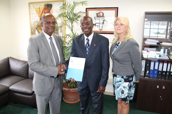 dennisrichardsonreceivesadultprobationreportfromcouncilforlawenforcement14012014