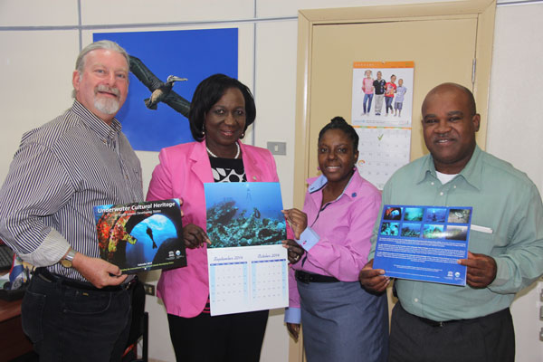 patricialourensreceivesunescocalenderonunderwaterculturalheritage30012014