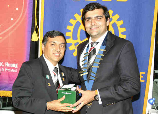 rameshmanekawardedrotarianoftheyear10062014