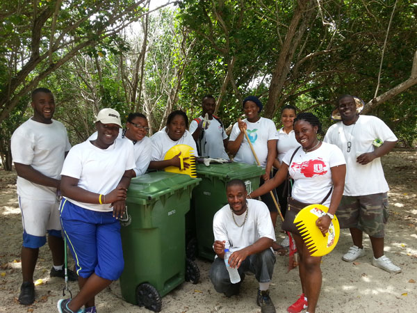 rotaractsxmsunrisecleaningmulletbaybeach24062014