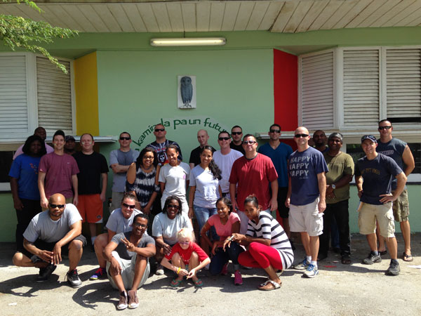 usfolvolunteersatgoslingaschool26062014