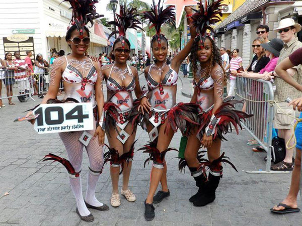 x104.3fm2013costumewinners04042014