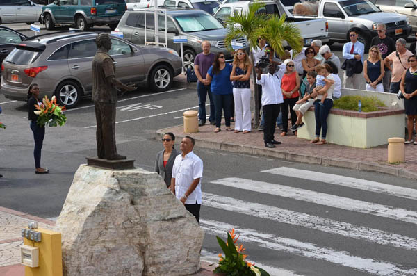 wreathlaying24072015