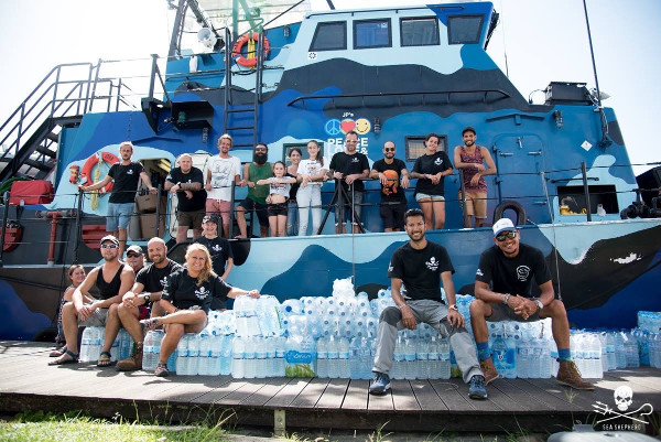 nfdeliversreliefsuppliestodominica11102017