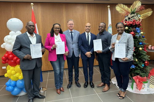 L to R: Minister Samuel, Prime Minister and Minister of General Affairs Jacobs, the two trainers, Minister Doran and Minister Richardson. comtraining11122023