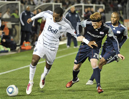 atibaharrisplayingfootball22052011