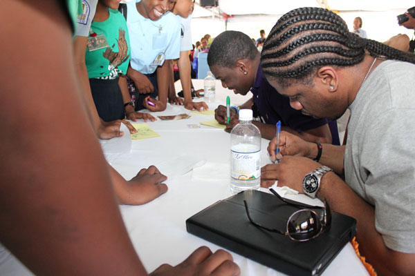 autographsigning07032011