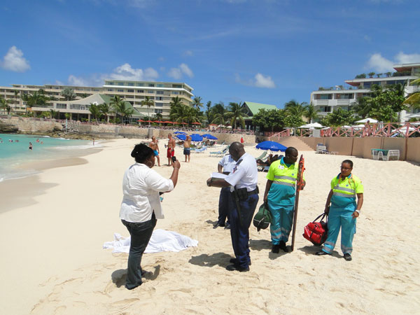 bodyofasianmanfoundonmahobeach28082011