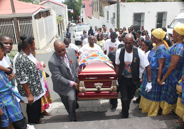 carryingcoffin04062010