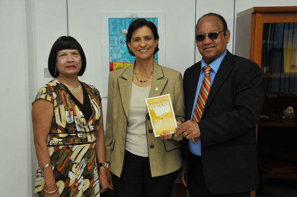 nsmithpresentsbooktoswwilliams02082011