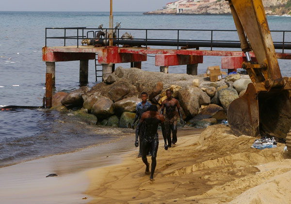 oilspillworkers02072010