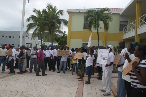 protestingworkers06122011