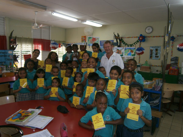 rotarydonatestostdominicprimaryschool06122011