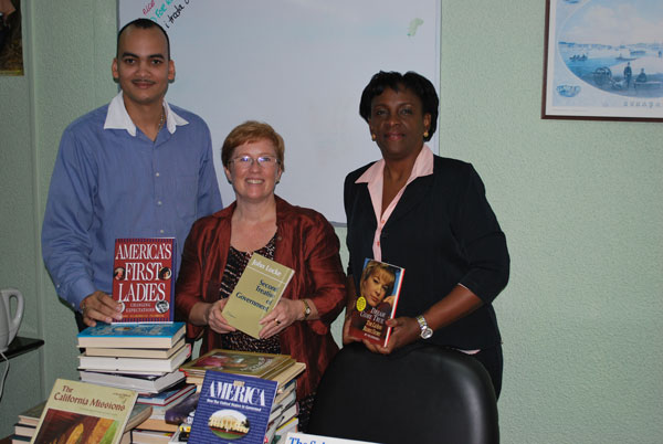 usconsolatebookdonation29042011